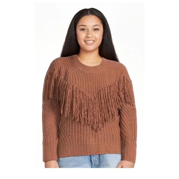 No Boundaries Juniors Fringe Sweater. 🤍 - Picture 2 of 7